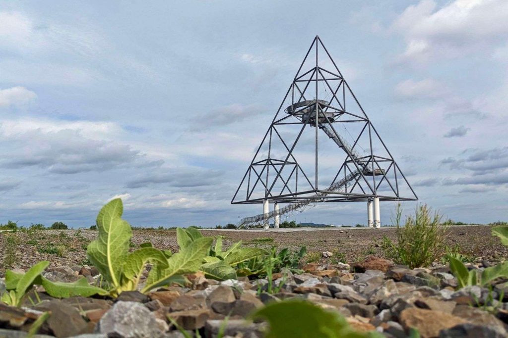 Tetraeder auf der Halde Beckstraße in Bottrop, 18.09.2023