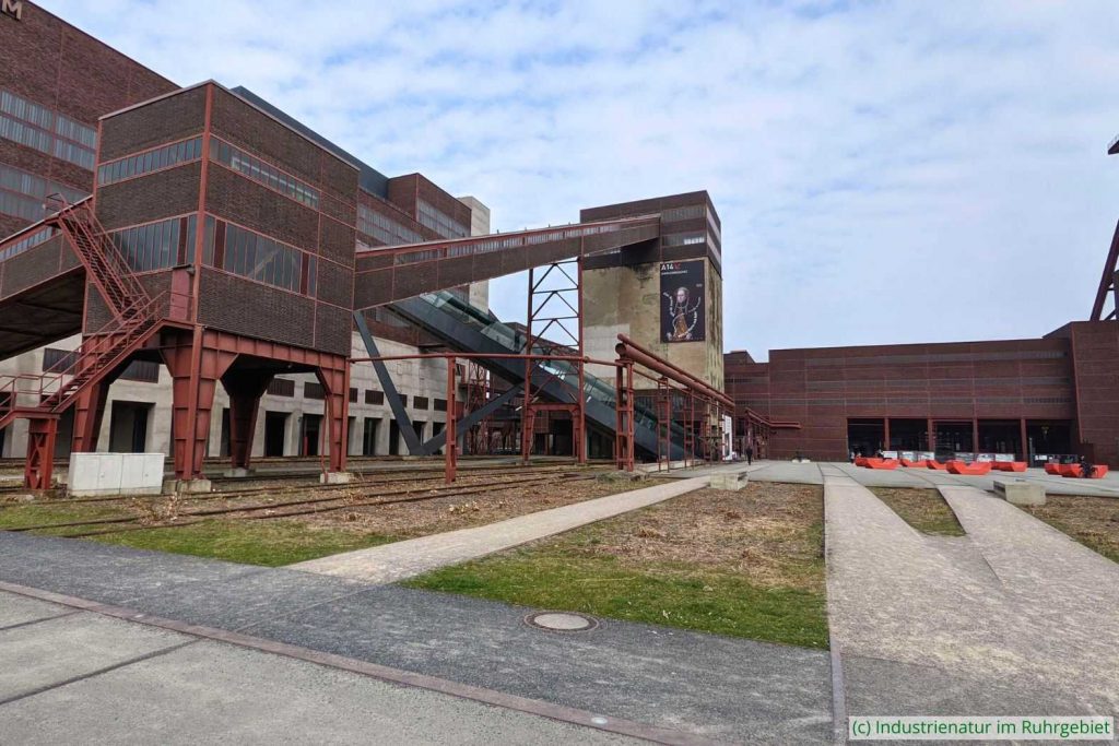 Kohlenwäsche (links), Kokskohlenbunker (Mitte) und Wipperhalle (rechts), UNESCO-Welterbe Zollverein, 26.09.2021
